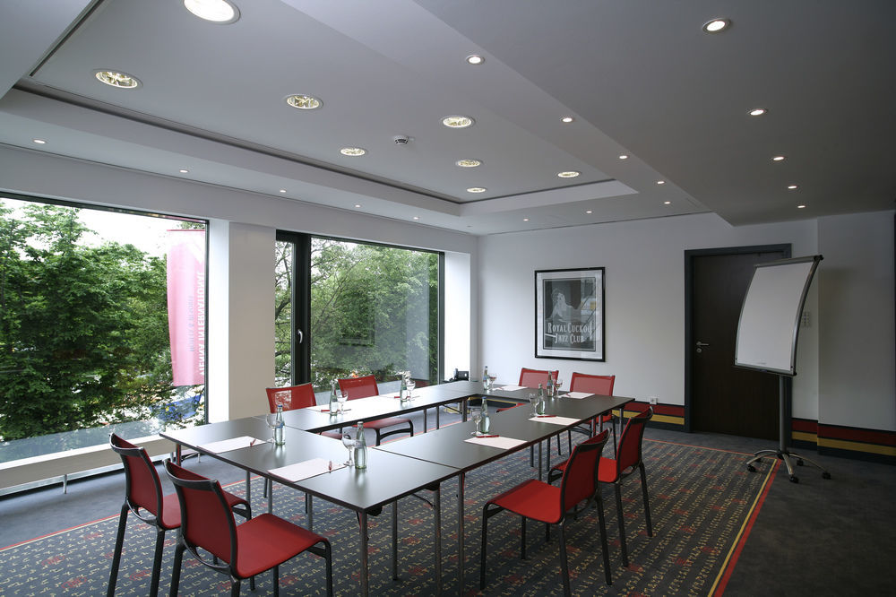 Holiday Inn Munich - Leuchtenbergring By Ihg Bagian luar foto